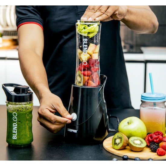 GSB44075N Geepas Personal Blender - 500W ماتۆڕێکی بەهێز لەگەڵ 2 شووشەی وەرزشی پلاستیکی، 570 ML & 400 ML