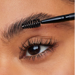 Extreme-hold brow gel for achieving soap brows 