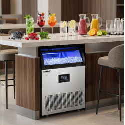 High-efficiency commercial ice maker with a production capacity of 135 kg in 24 hours